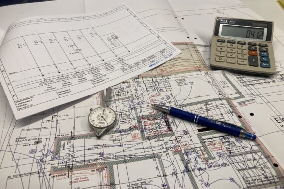 Installationsplan mit einem Elektroschema, Beratung von Planern & Installationsunternehmen